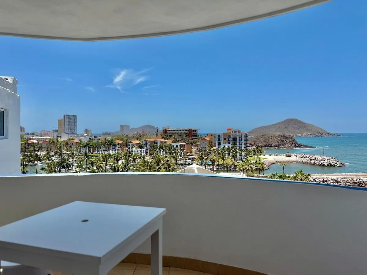 Quiet Apartment With Pool Right On The Beach Mazatlán