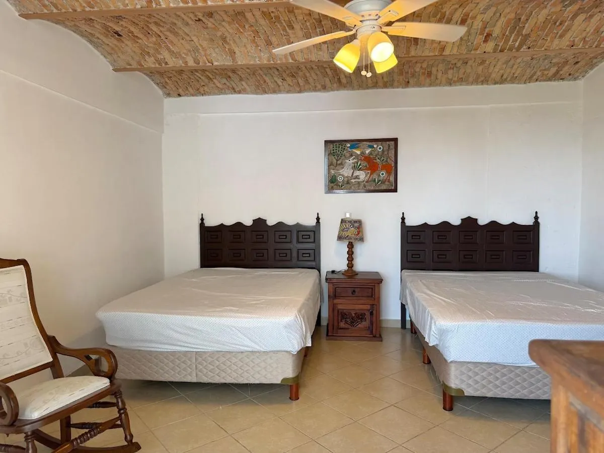 Quiet Apartment With Pool Right On The Beach Mazatlán