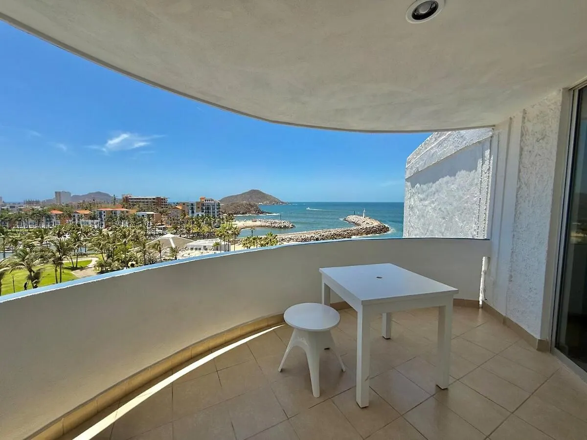 Quiet Apartment With Pool Right On The Beach Mazatlán