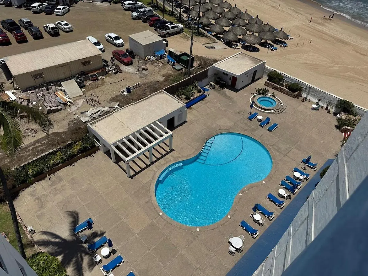 Quiet Apartment With Pool Right On The Beach Mazatlán