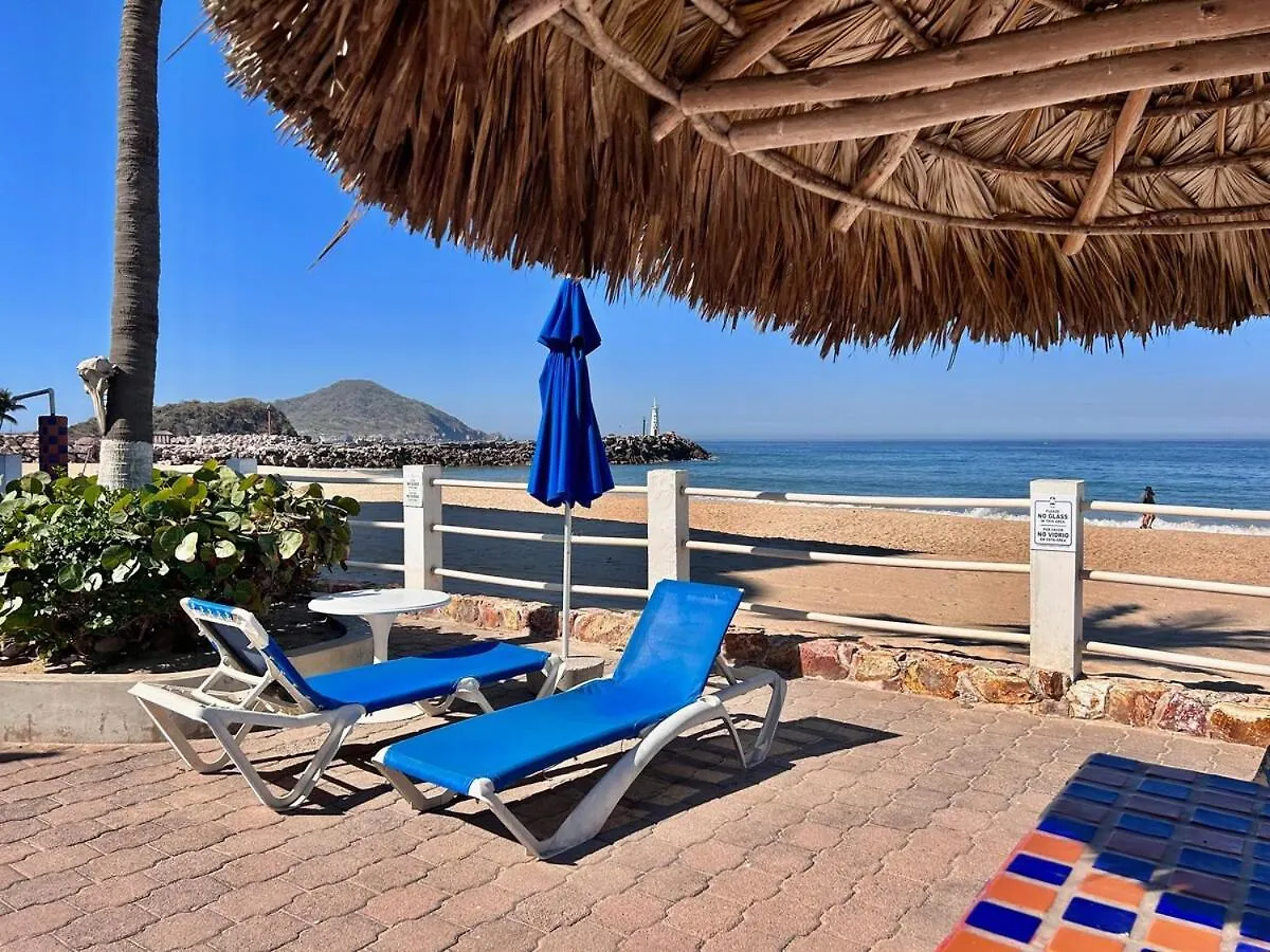 Quiet Apartment With Pool Right On The Beach Mazatlán